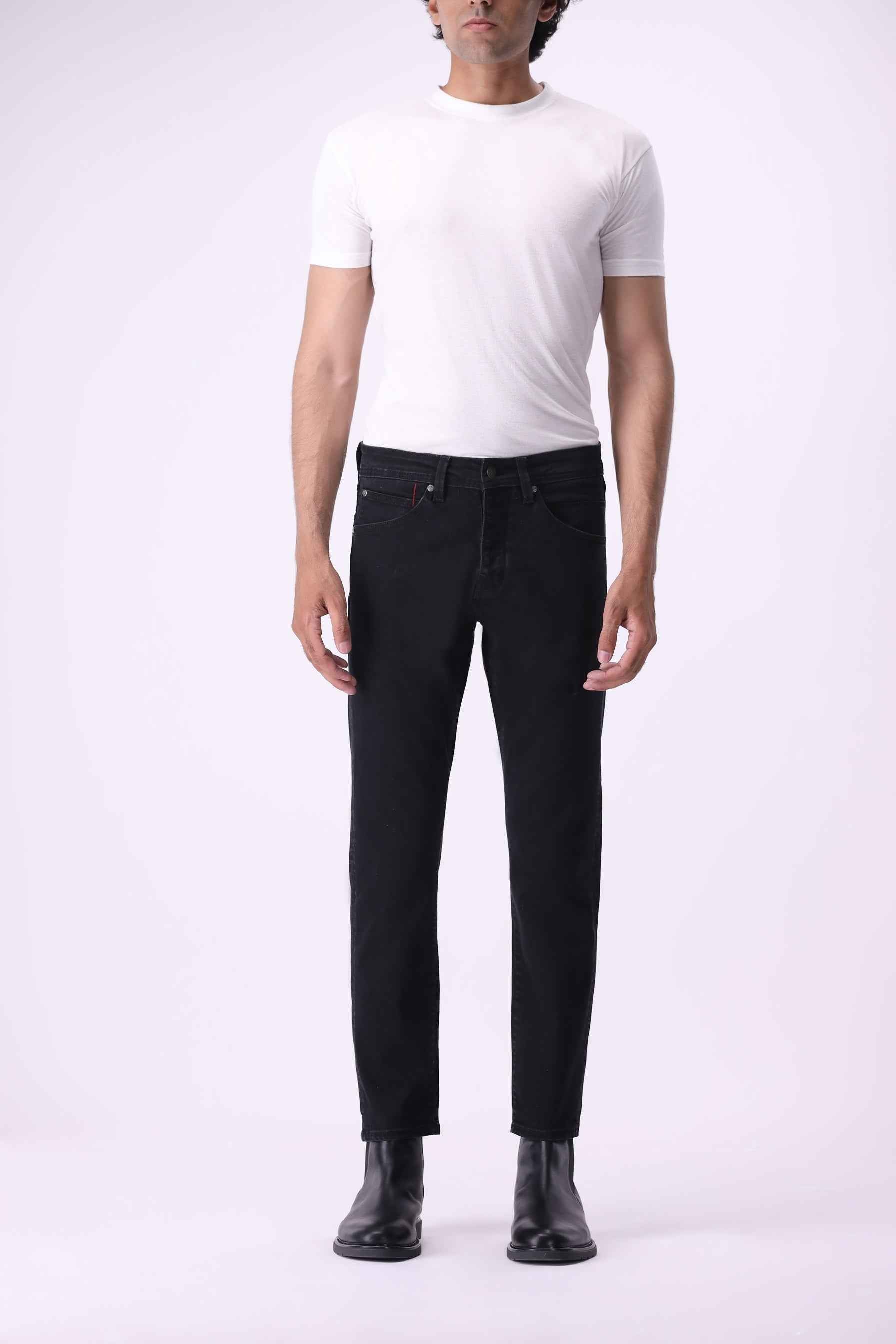 Gom men's slim-fit jeans in deep black, made from sustainable organic cotton and 20% PCW recycled fibers.